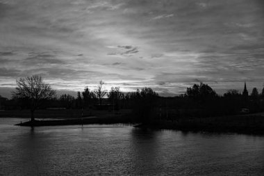 Pırasa nehri ve Rotterdam şehri.