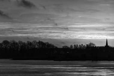 Pırasa nehri ve Rotterdam şehri.