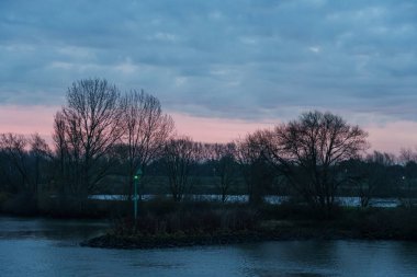 Pırasa nehri ve Rotterdam şehri.