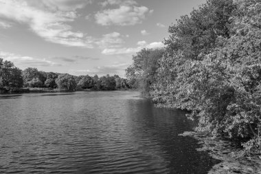 Alman Muensterland 'inde bir gölde bahar akşamı