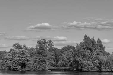 Alman Muensterland 'inde bir gölde bahar akşamı