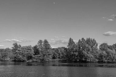 Alman Muensterland 'inde bir gölde bahar akşamı