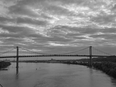 İngiliz Kanalı ve Bisküvi 'de gemi yolculuğu.