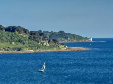İngiliz Kanalı ve Bisküvi 'de gemi yolculuğu.