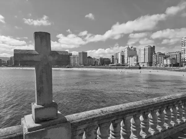 İngiliz Kanalı ve Bisküvi 'de gemi yolculuğu.