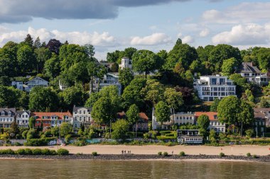 Elbe Nehri 'ndeki Hamburg şehri.
