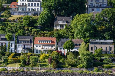 Elbe Nehri 'ndeki Hamburg şehri.