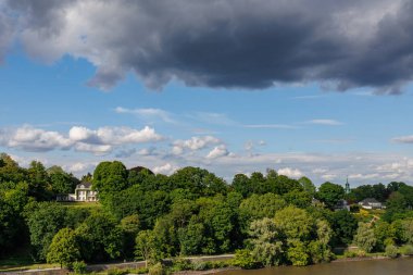 Elbe Nehri 'ndeki Hamburg şehri.