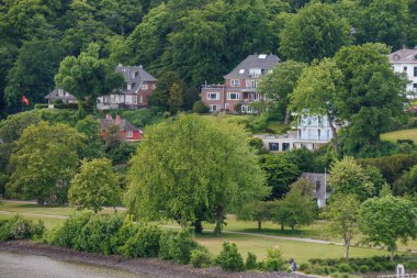 Elbe Nehri 'ndeki Hamburg şehri.