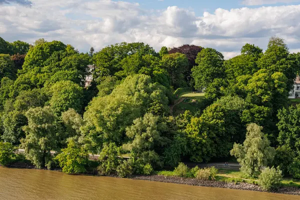 Elbe Nehri 'ndeki Hamburg şehri.