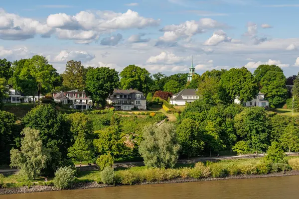 Elbe Nehri 'ndeki Hamburg şehri.