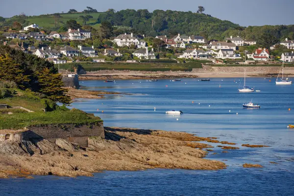 İngiliz sahillerinde gemi gezisi.