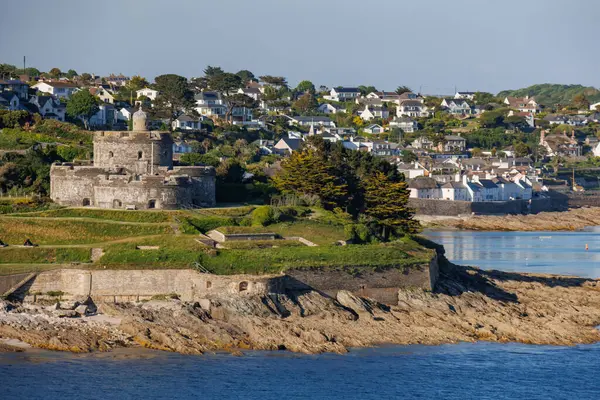 İngiliz sahillerinde gemi gezisi.