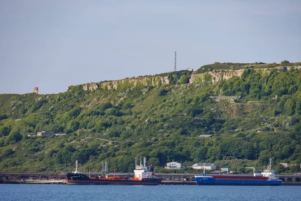 İngiliz sahillerinde gemi gezisi.