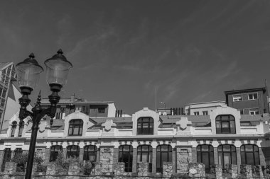 İspanya kıyısındaki Gijon şehri