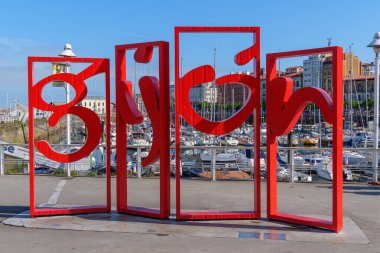 İspanya kıyısındaki Gijon şehri