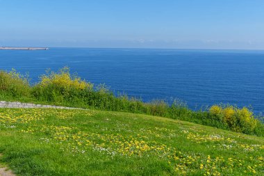 İspanya kıyısındaki Gijon şehri