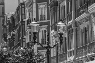 İspanya şehri Gijon denizde.