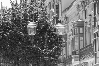 İspanya şehri Gijon denizde.