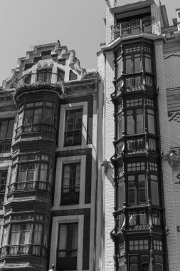 İspanya şehri Gijon denizde.