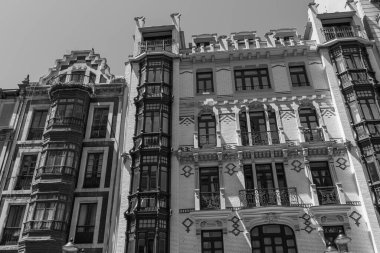 İspanya şehri Gijon denizde.