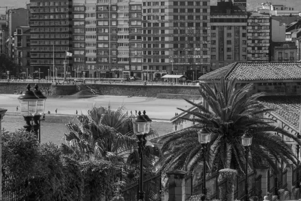 İspanya kıyısındaki Gijon şehri