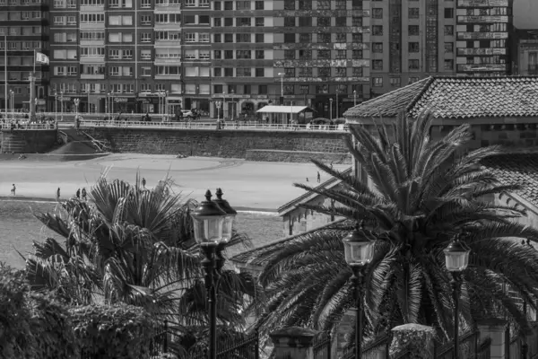 İspanya kıyısındaki Gijon şehri