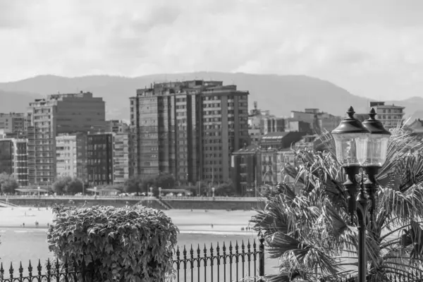 İspanya kıyısındaki Gijon şehri