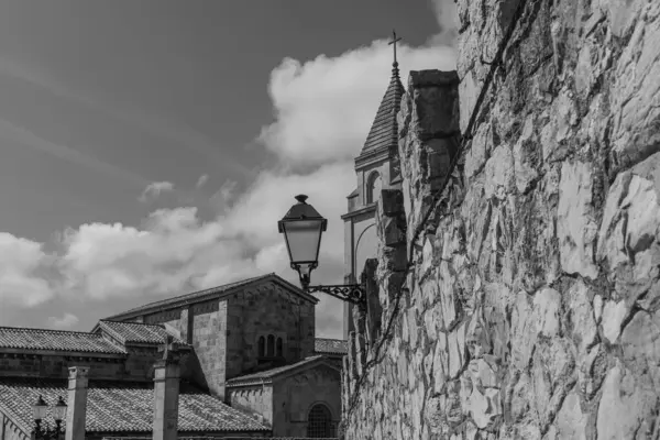 İspanya kıyısındaki Gijon şehri