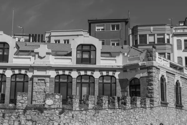 İspanya kıyısındaki Gijon şehri