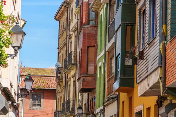 İspanya kıyısındaki Gijon şehri