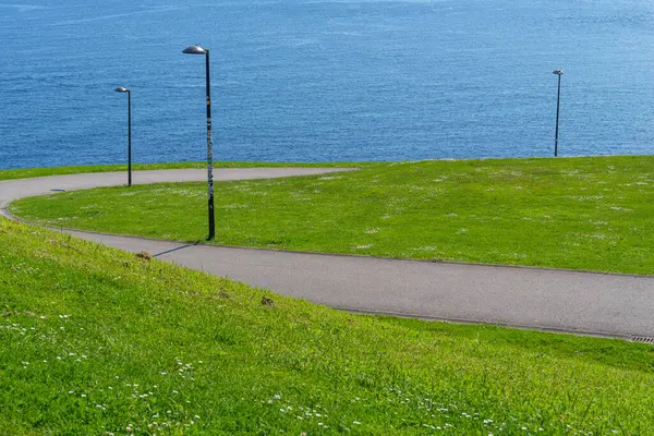 İspanya kıyısındaki Gijon şehri