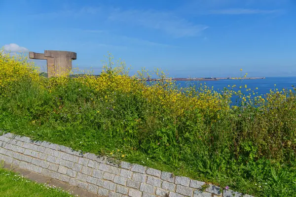 İspanya kıyısındaki Gijon şehri