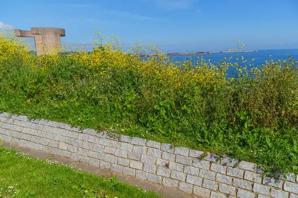 İspanya kıyısındaki Gijon şehri