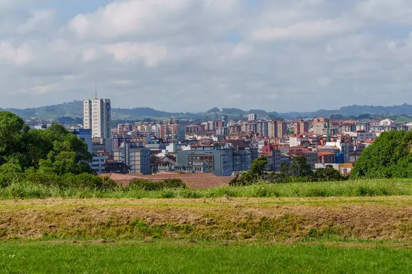 İspanya kıyısındaki Gijon şehri
