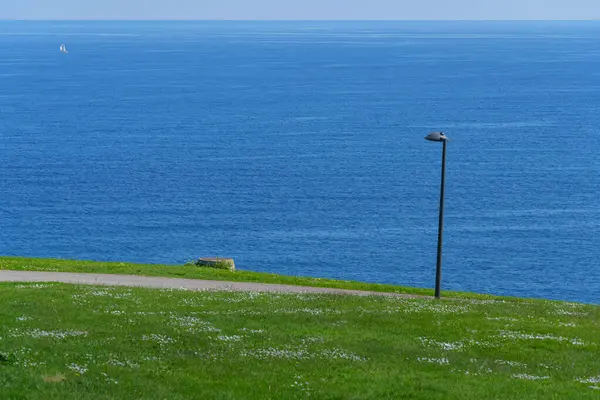 İspanya kıyısındaki Gijon şehri