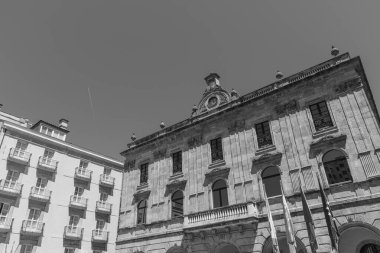 İspanya şehri Gijon denizde.