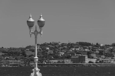 İspanya şehri Gijon denizde.