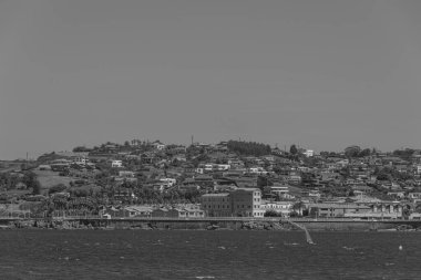 İspanya şehri Gijon denizde.