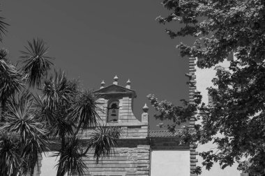 İspanya şehri Gijon denizde.