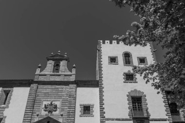 İspanya şehri Gijon denizde.