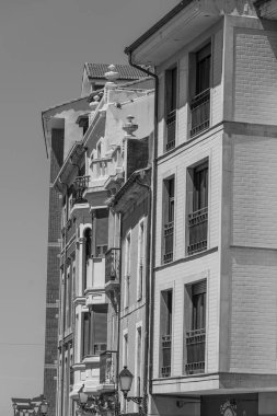 İspanya şehri Gijon denizde.