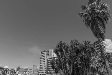 İspanya şehri Gijon denizde.