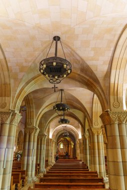 İspanya şehri Gijon denizde.