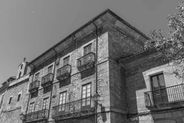 İspanya şehri Gijon denizde.