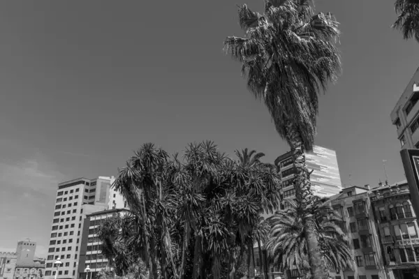 İspanya şehri Gijon denizde.