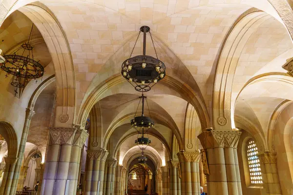 İspanya şehri Gijon denizde.