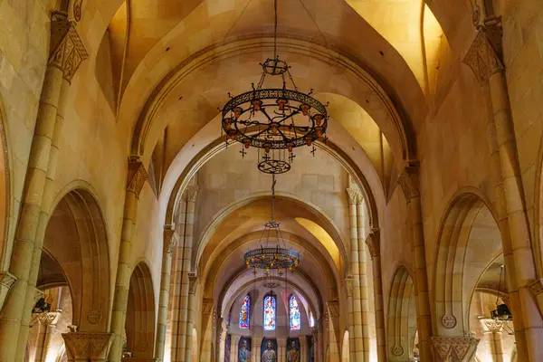 İspanya şehri Gijon denizde.