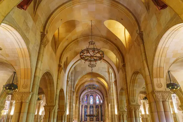 İspanya şehri Gijon denizde.