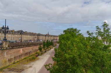 Garonne nehrindeki Bordeaux şehrinde.